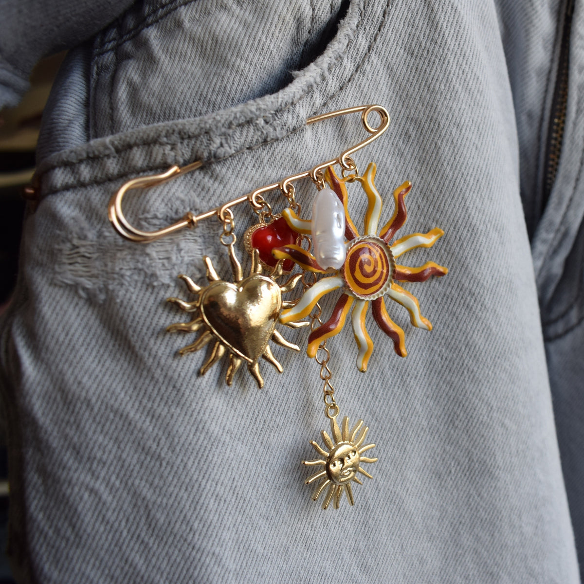 Zon en hart broche goud rood op rood