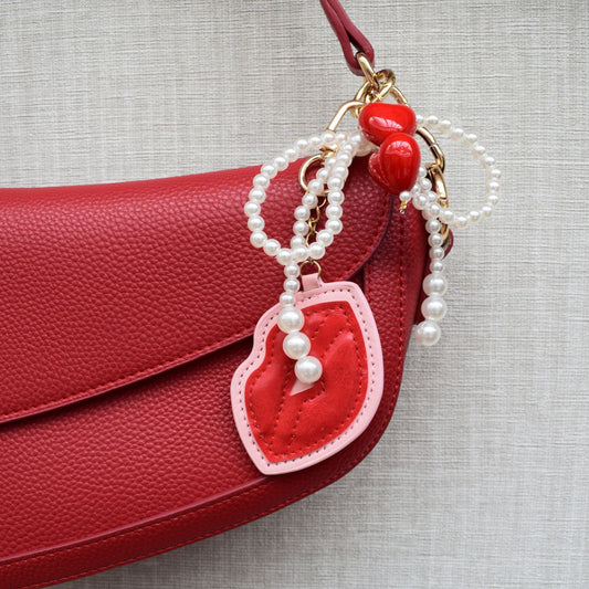 Kus met parels bag charm van Noxie The Label