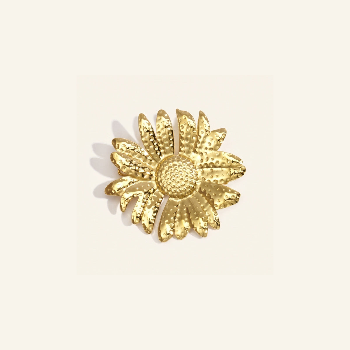 Bloem broche goud van Noxie The Label, voorkant