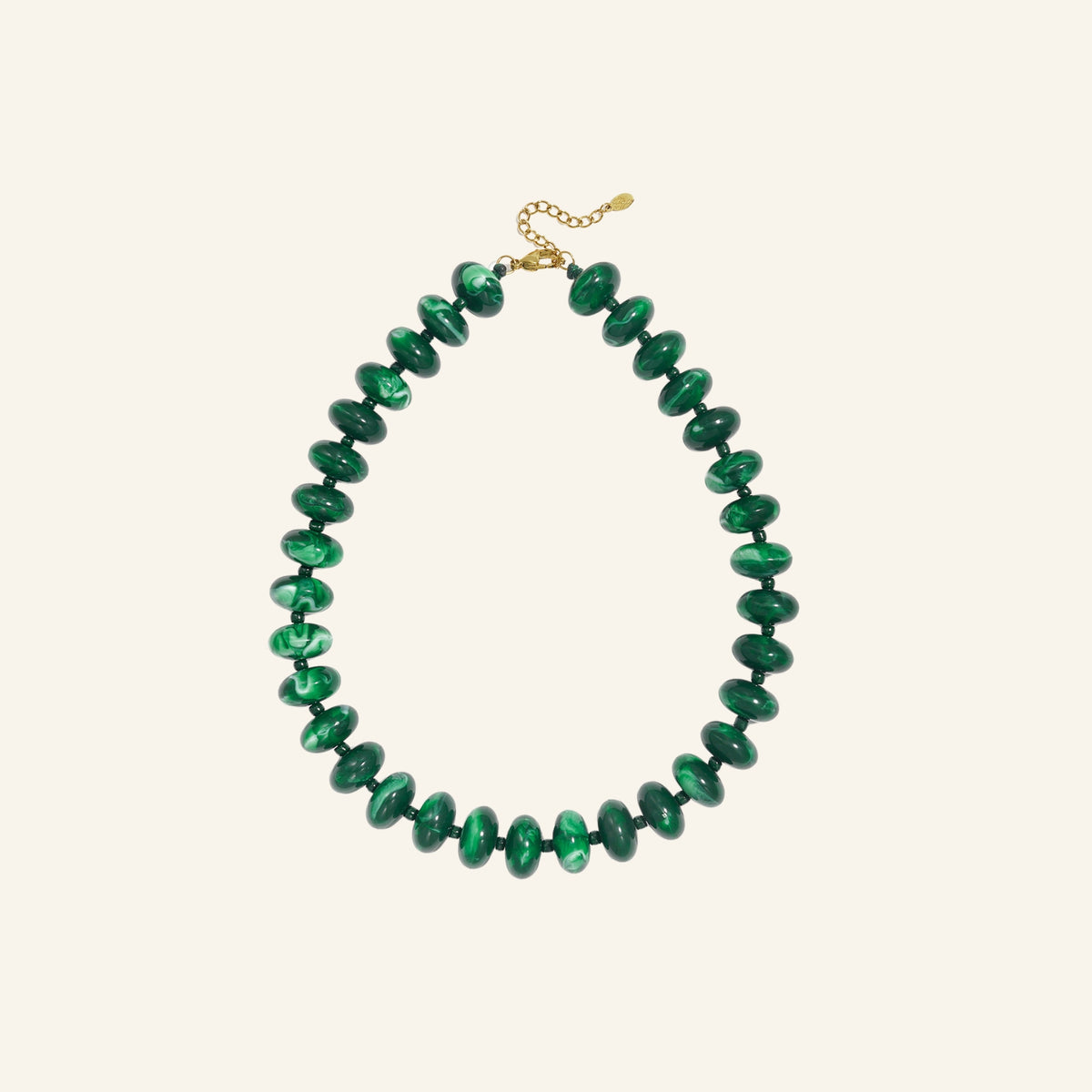 Kralenketting kleurverloop – groen vrijstaand op beige