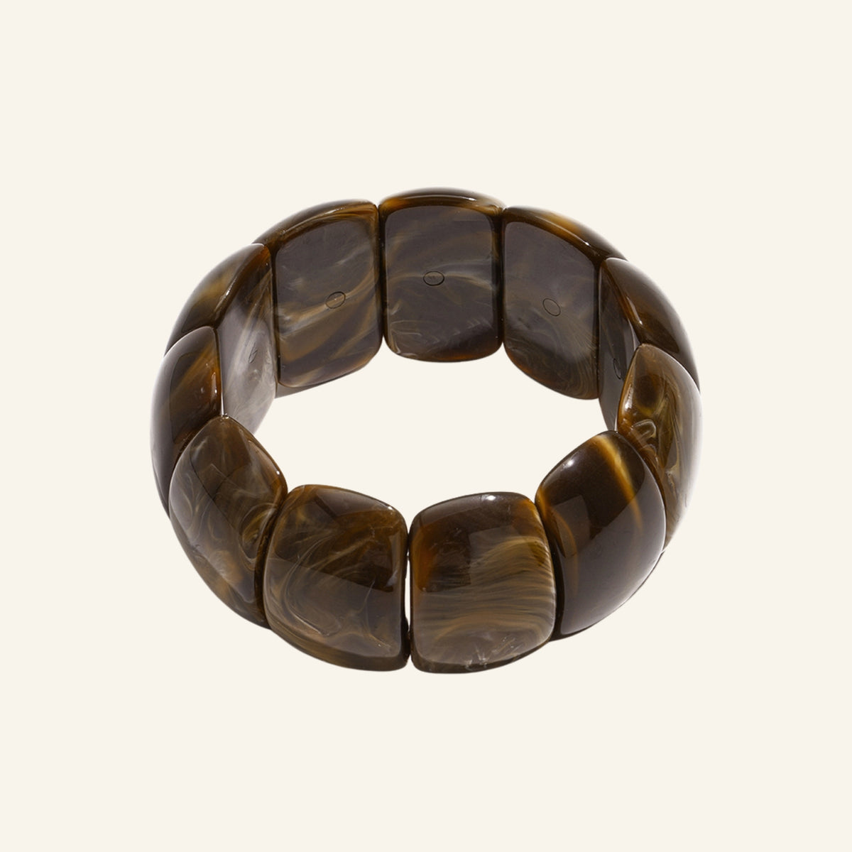 Segment bangle – koffiebruin vrijstaand op beige