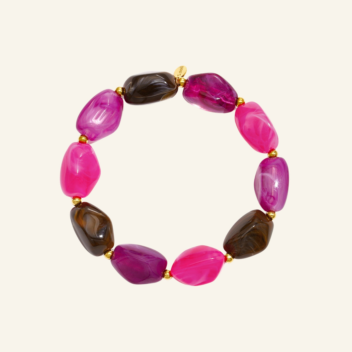 Chunky kralenarmband fuchsia – vrijstaand op beige