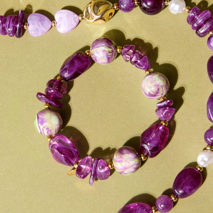 Purple marbled beaded bracelet – lifestyle photo
