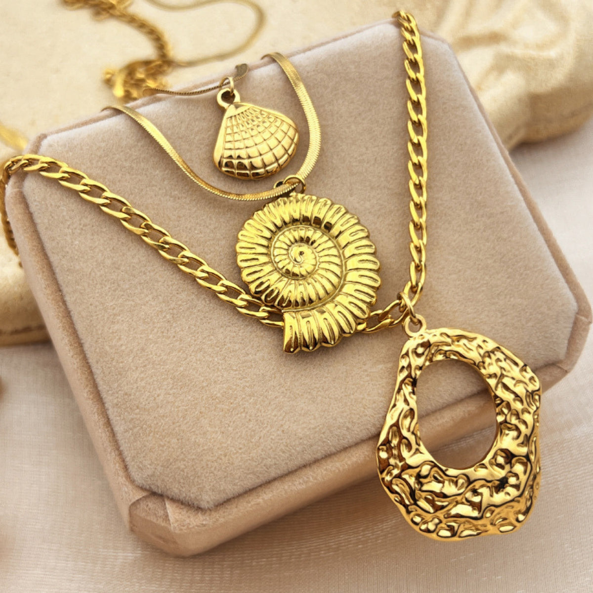 Gold seashell necklace - photo 2