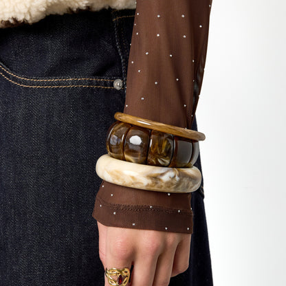 Segment bangle – gedragen om de pols