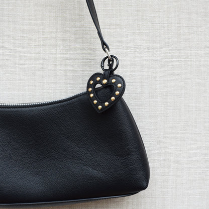 Hart studs bag charm zwart aan tas