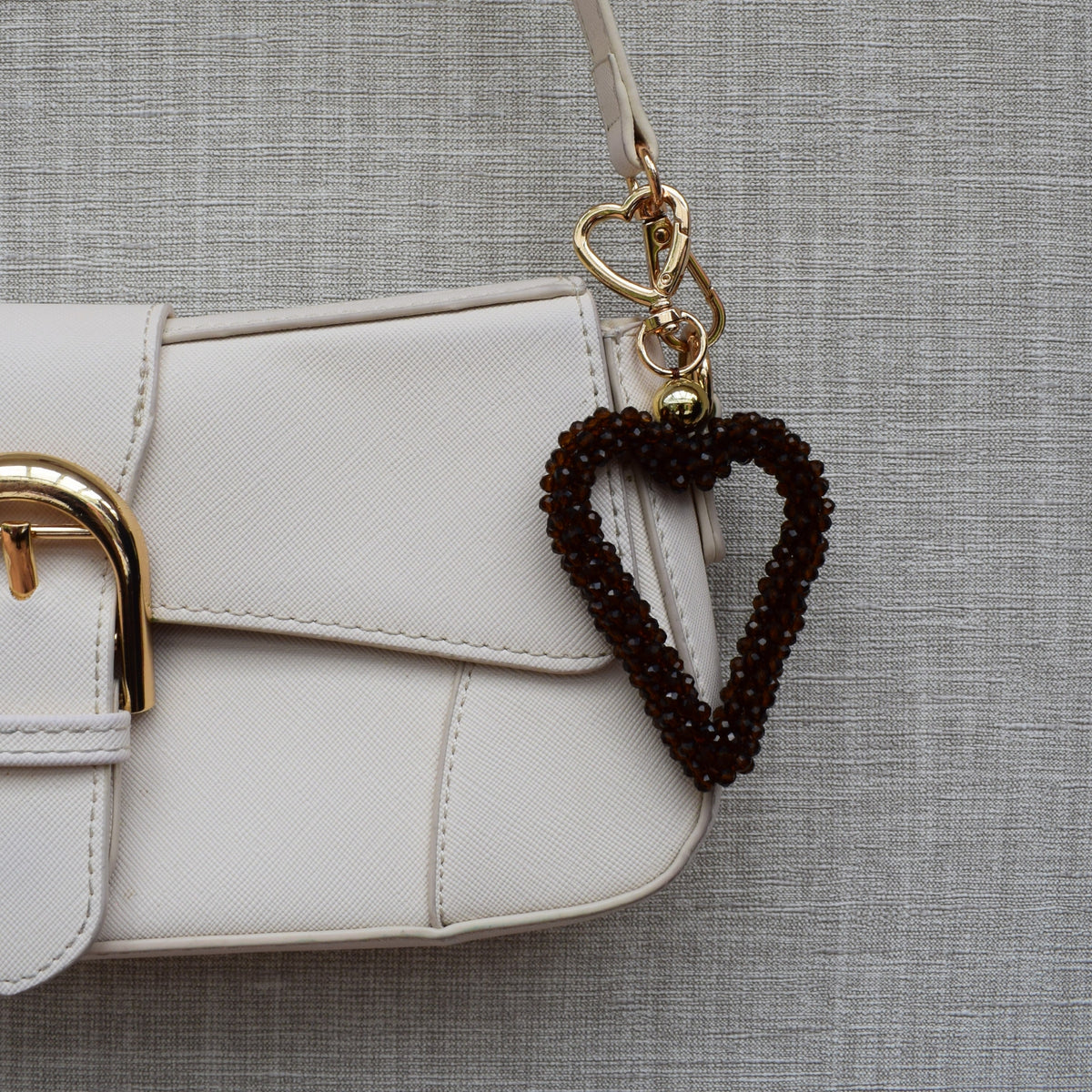 Kralen hart bag charm aan tas