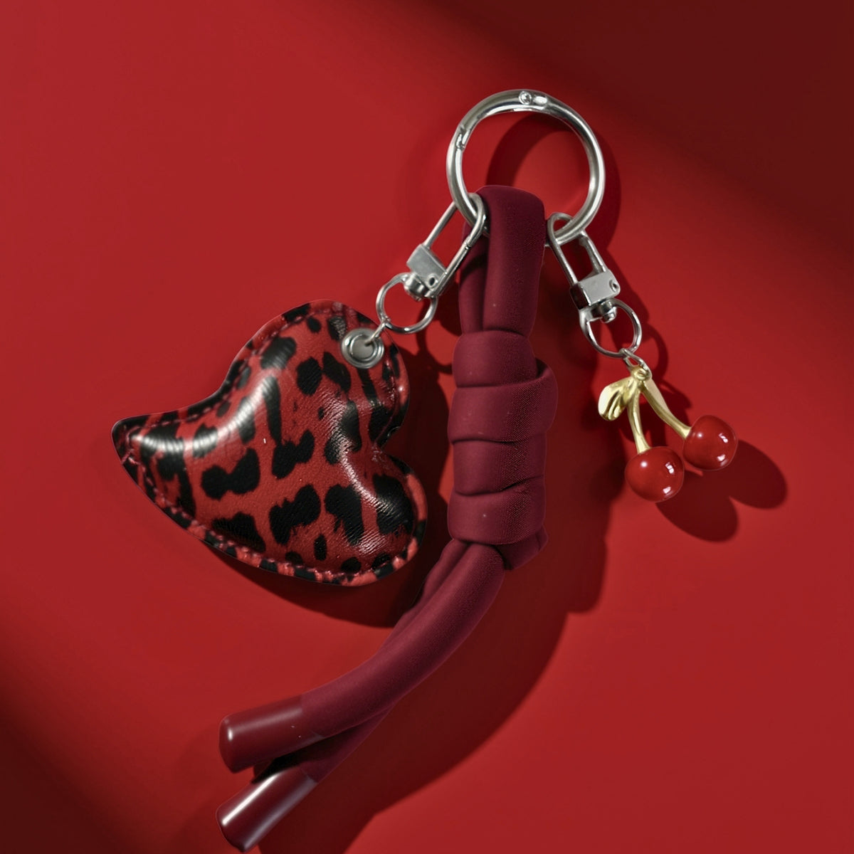 Hart en kers bag charm rood op rood