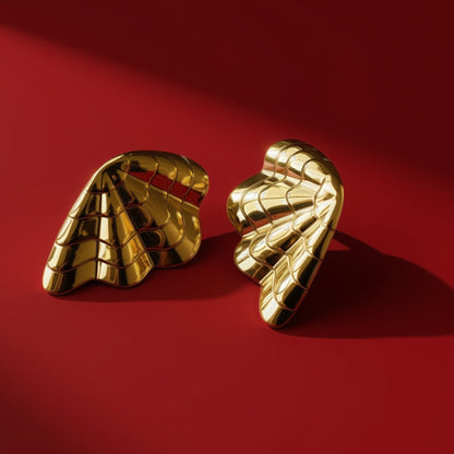 Gold shell earrings – back on red