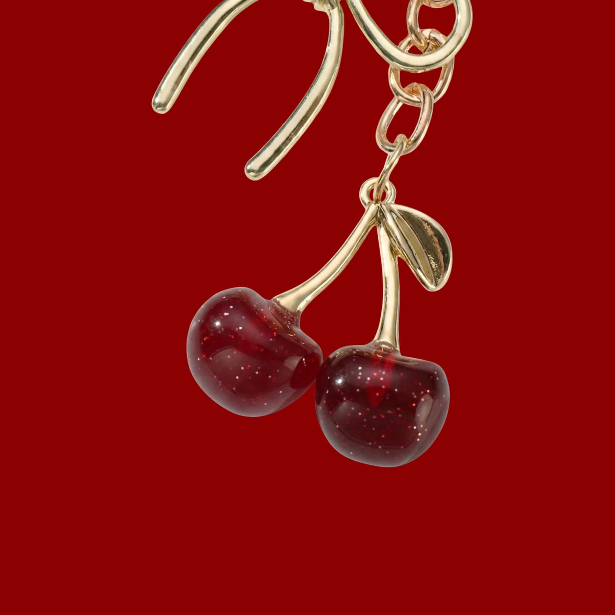 Kersen met strik bag charm rood detail