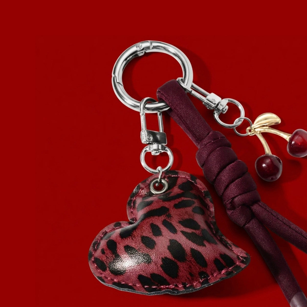 Hart en kers bag charm rood, ander aanzicht