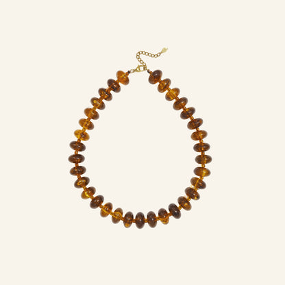 Kralenketting kleurverloop – bruin vrijstaand op beige