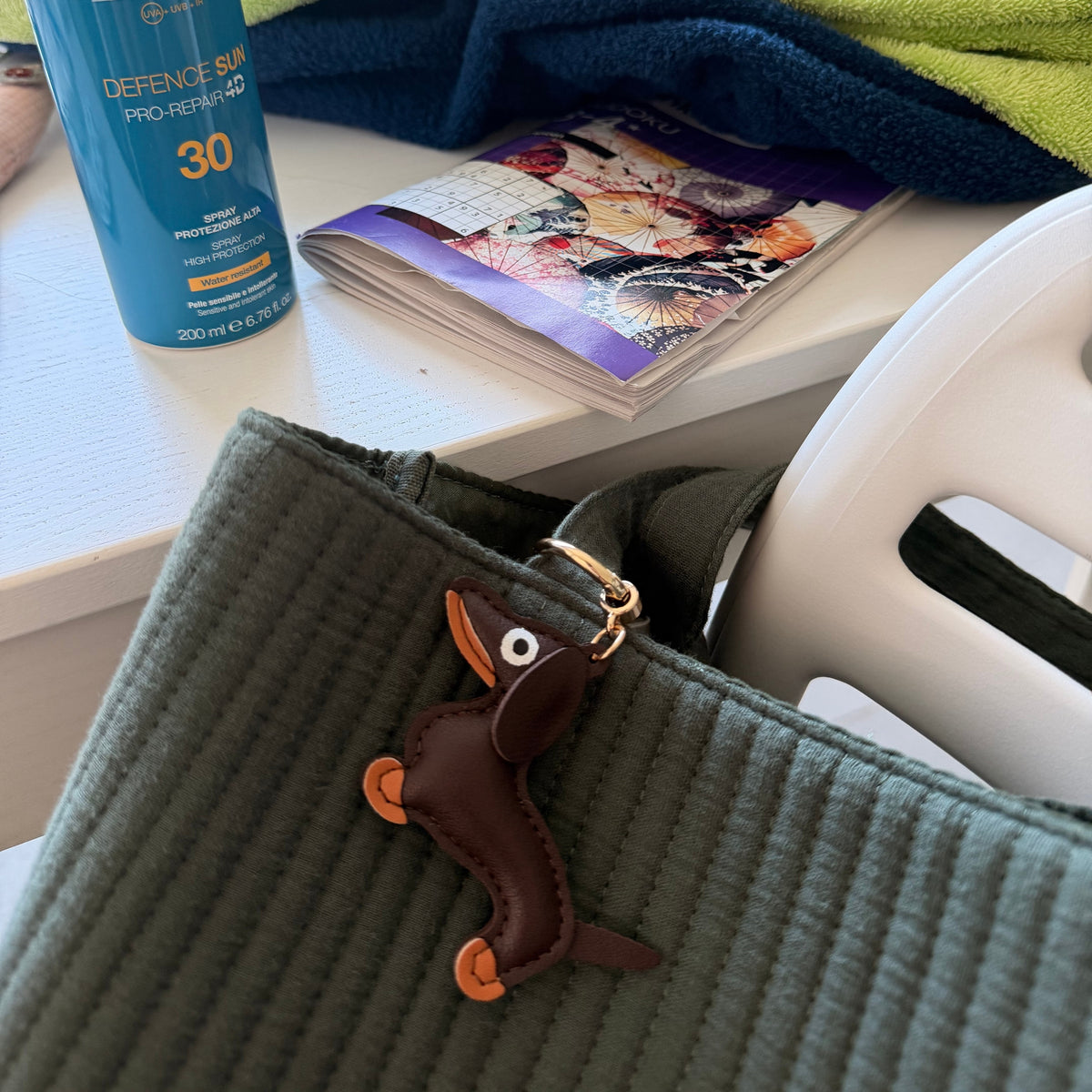 Hond van stof bag charm aan tas