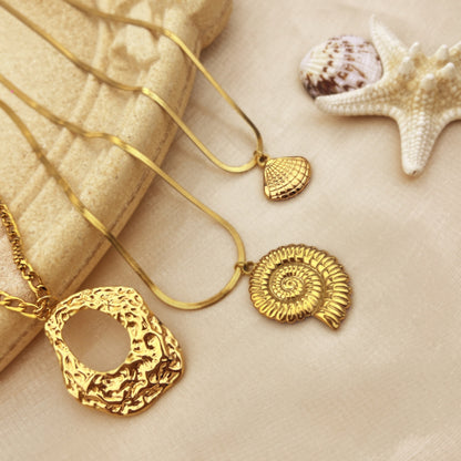 Gold seashell necklace - photo 5