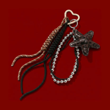 Ster bag charm met kralen bruin op rood
