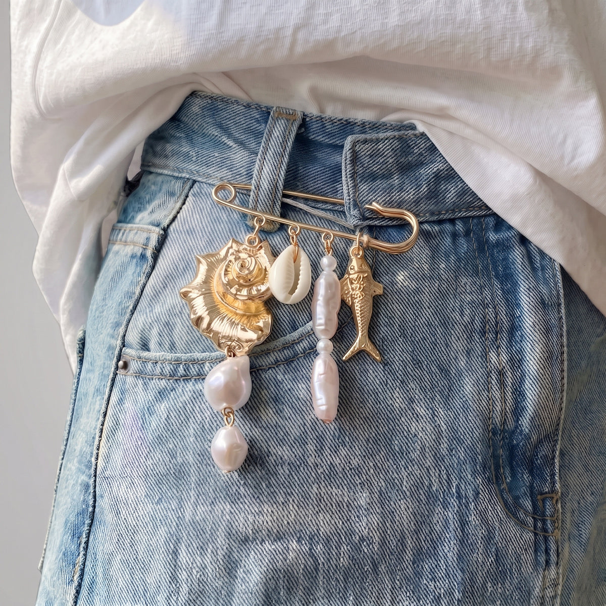Schelp vis parel broche goud wit