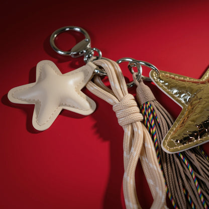Ster bag charm met franjes goud op rood