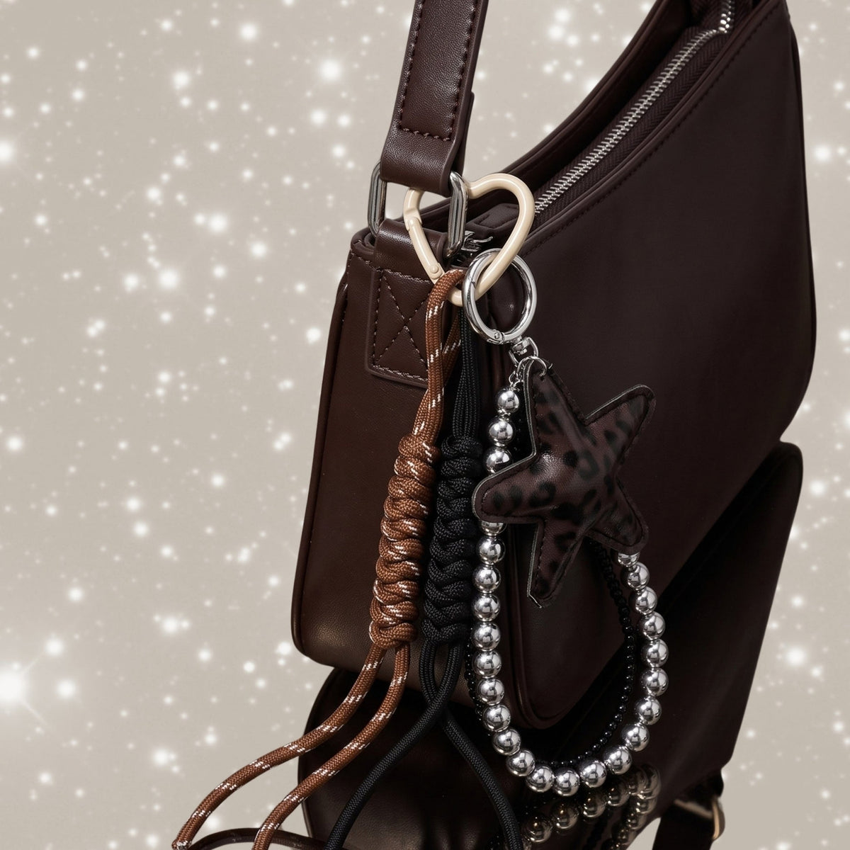 Ster bag charm met kralen bruin op glitter