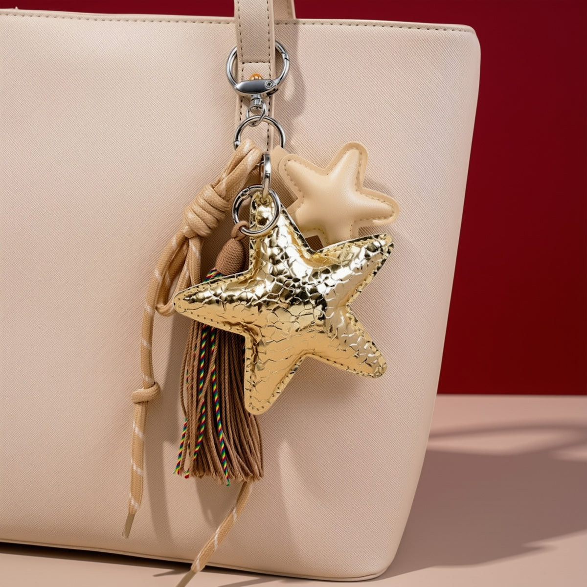 Ster bag charm met franjes goud aan tas