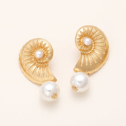 Schelp parel oorbellen goud – overzicht
