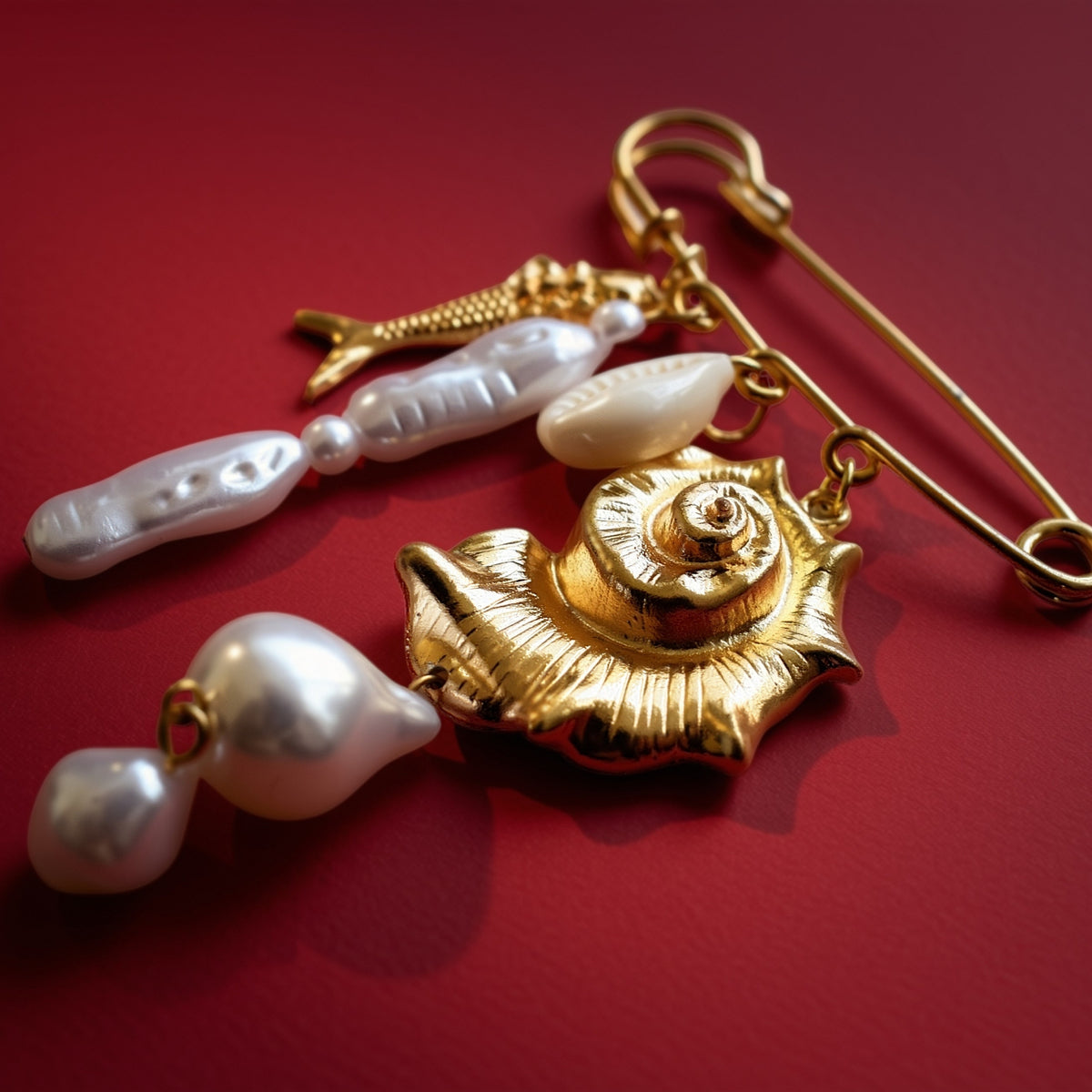 Schelp vis parel broche goud wit