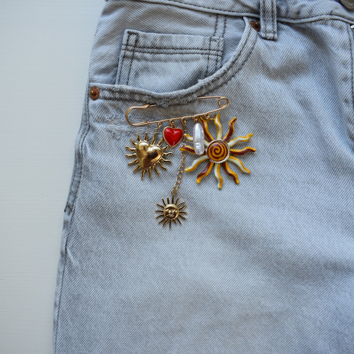 Zon en hart broche goud rood met bedels