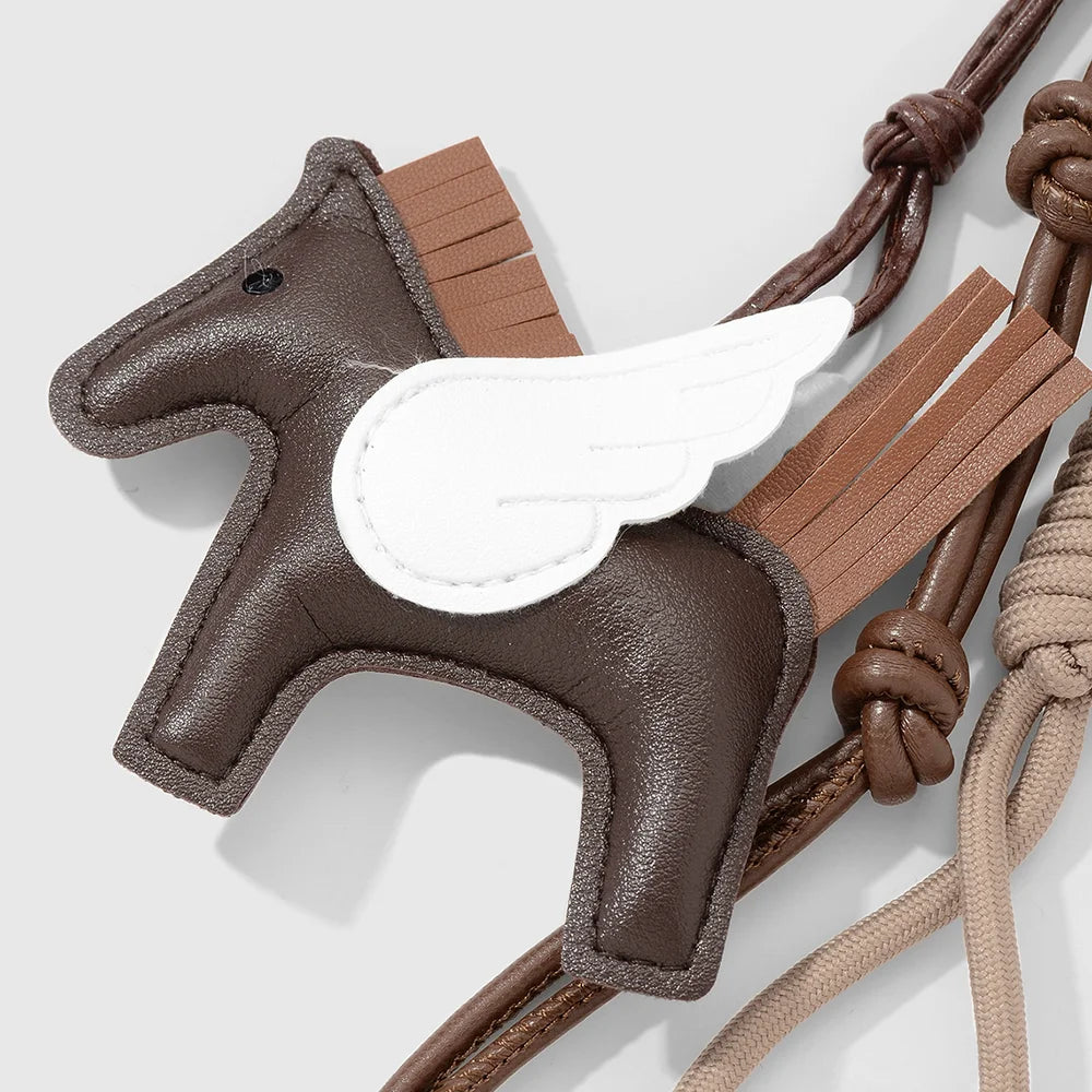 Pegasus bag charm bruin
