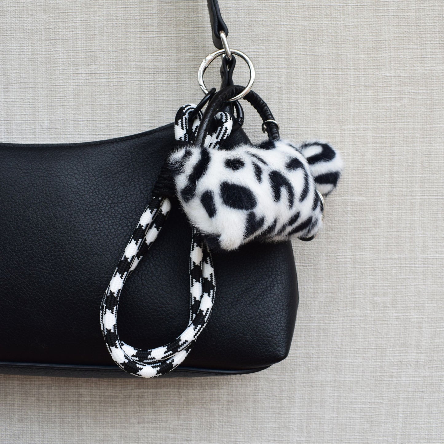 Fluffy mini tasje bag chain - Zilver, zwart en wit