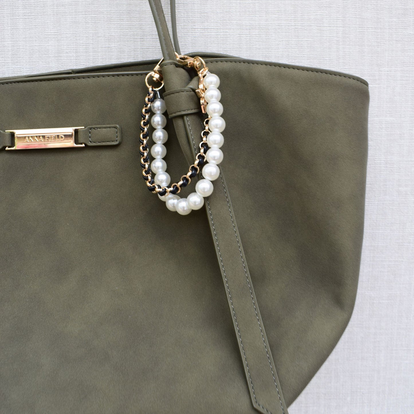 Parel en bloem bag chain - Goud, zwart en parelmoer