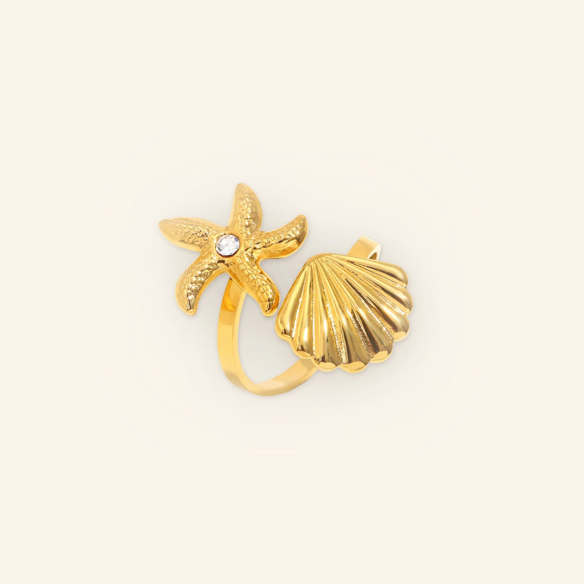 Schelp zeester ring goud wit – vrijstaand op beige