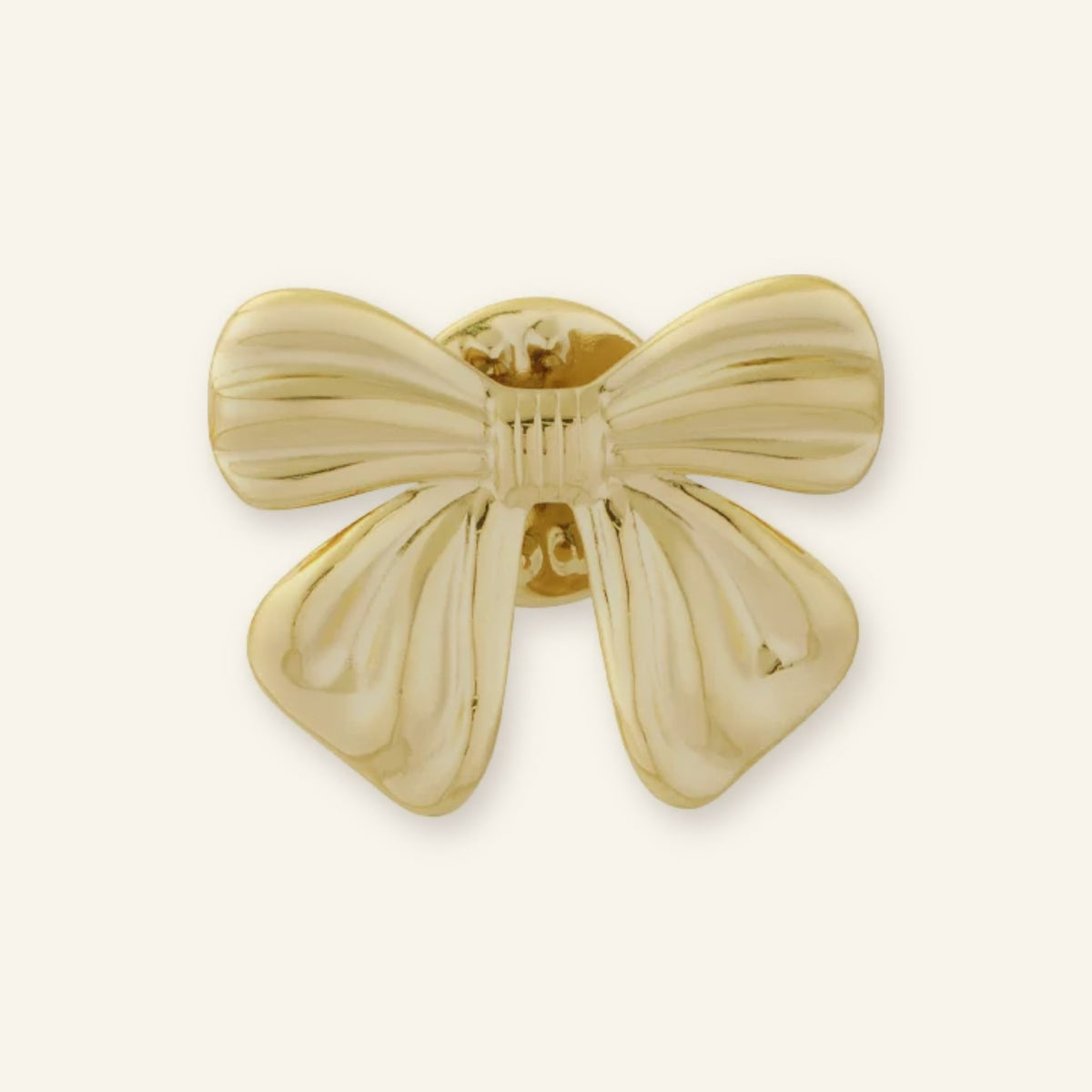 Strik broche goud – vrijstaand op beige