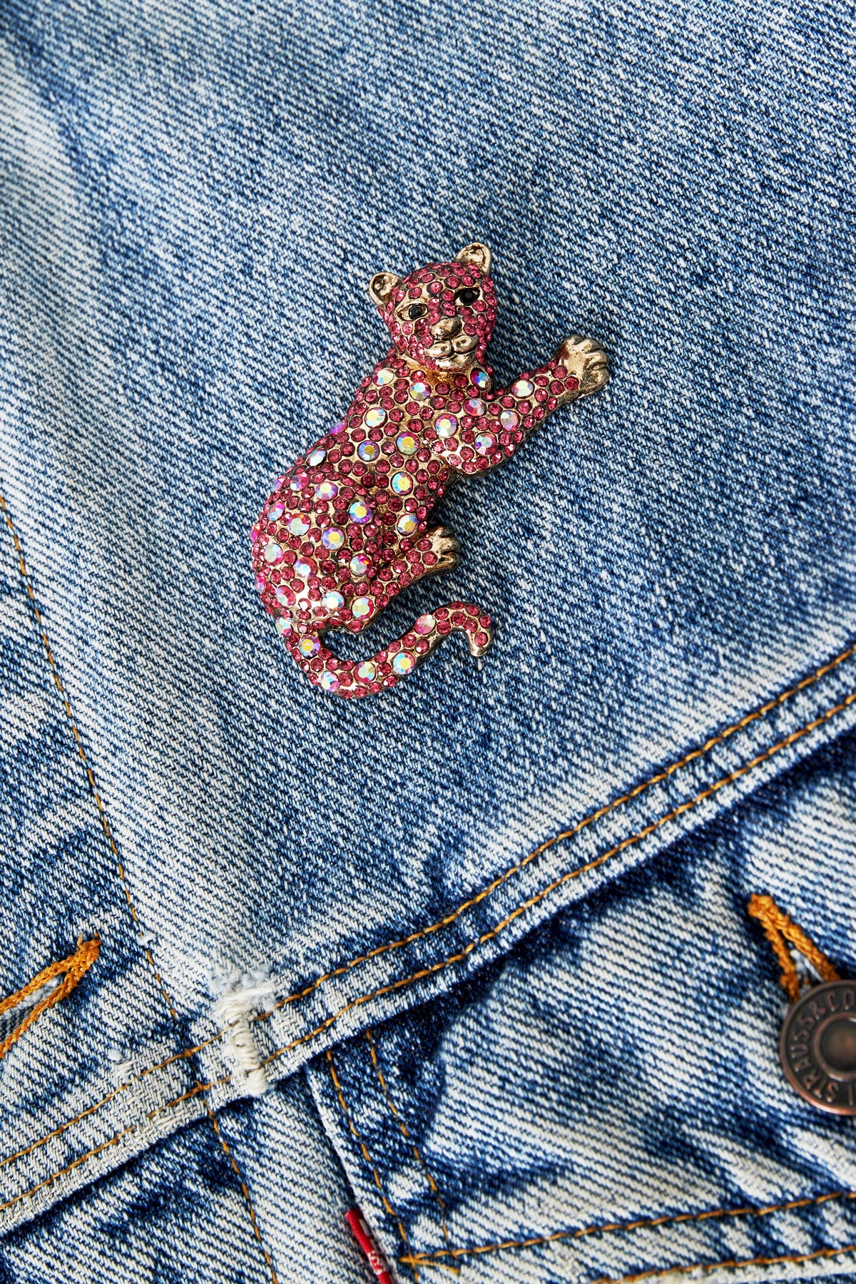 Leopard brooch rhinestone fuchsia