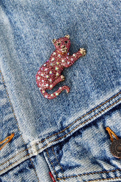 Leopard brooch rhinestone fuchsia