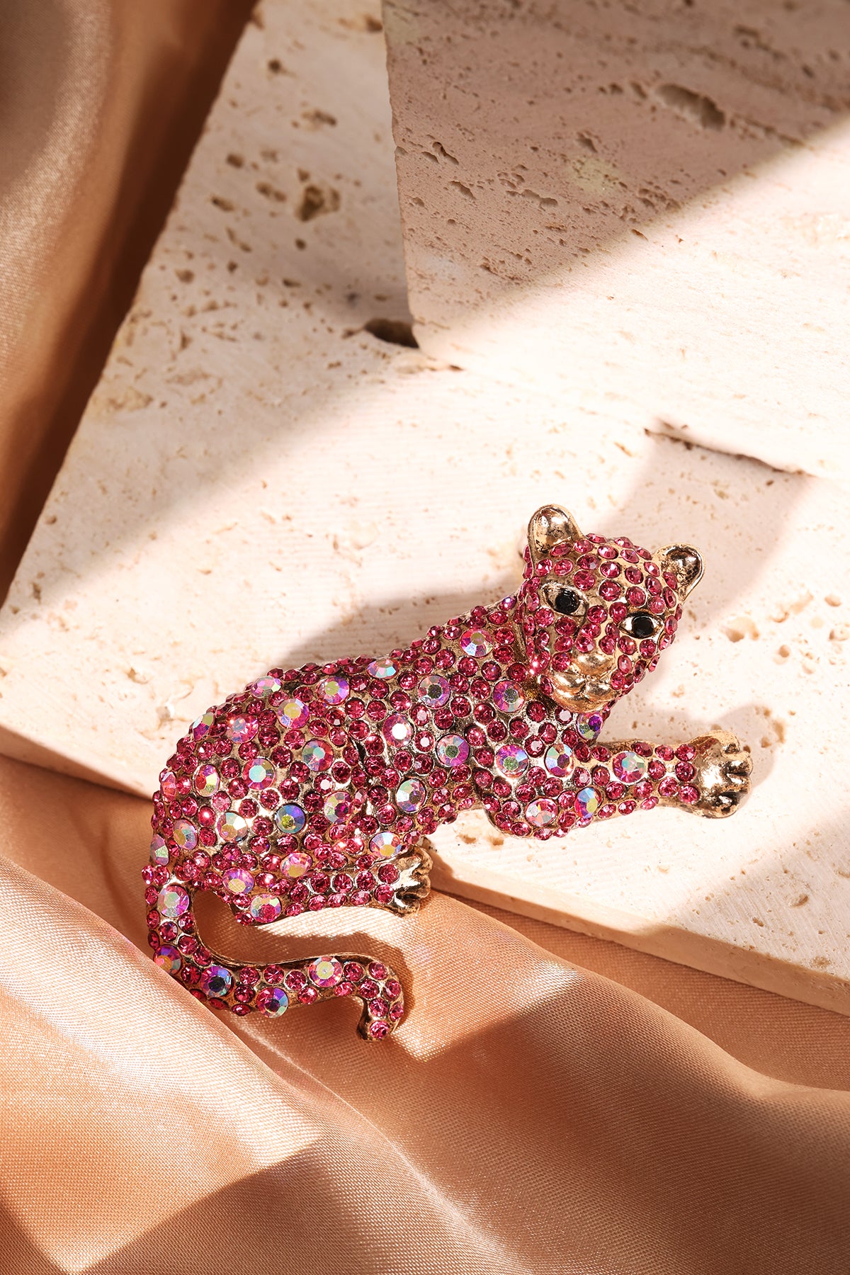Leopard brooch rhinestone fuchsia